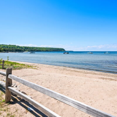 Bay Brook Waterfront Cottage In Ephraim