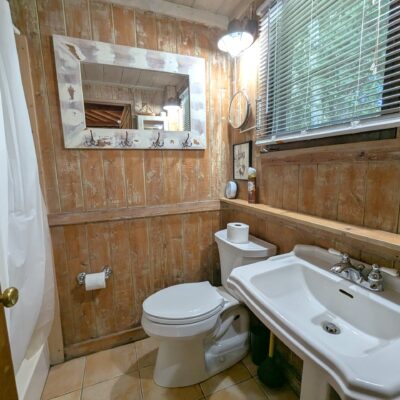 Whispering Pines Romantic Lakefront Cabin